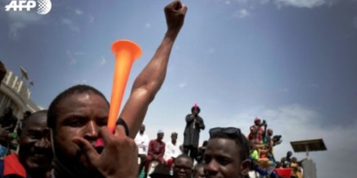 <span class="caps">POLITIQUE</span> <span class="caps">AU</span> <span class="caps">MALI</span> : Quand des maliens décident de labelliser le vuvuzela<small class="fine d-inline"> </small>!